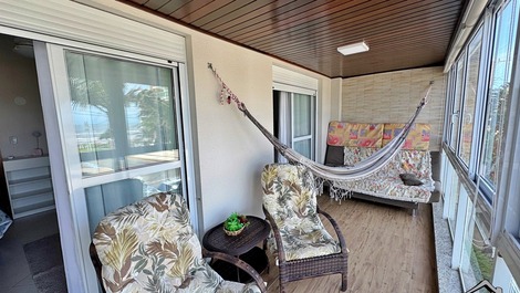 New Year's Eve - 2-Bedroom Apartment (AC) - 1 Block from the Beach - Prainha