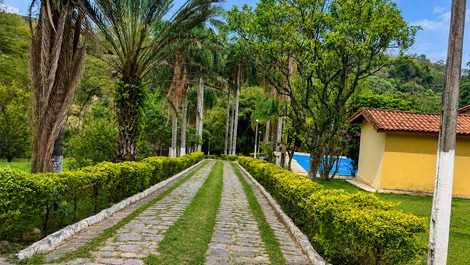 Country house in Mairinque, swimming pool with complete waterfall.