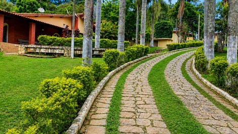 Country house in Mairinque, swimming pool with complete waterfall.