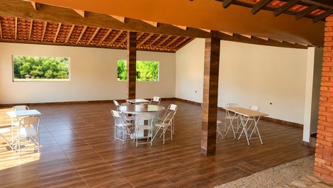 Country house in Mairinque, swimming pool with complete waterfall.
