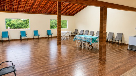Country house in Mairinque, swimming pool with complete waterfall.