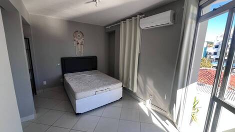 🏖️🌴 2-BEDROOM APARTMENT JUST ONE AND A HALF BLOCKS FROM THE BEACH 🌞✨