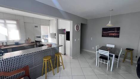 🏖️🌴 2-BEDROOM APARTMENT JUST ONE AND A HALF BLOCKS FROM THE BEACH 🌞✨