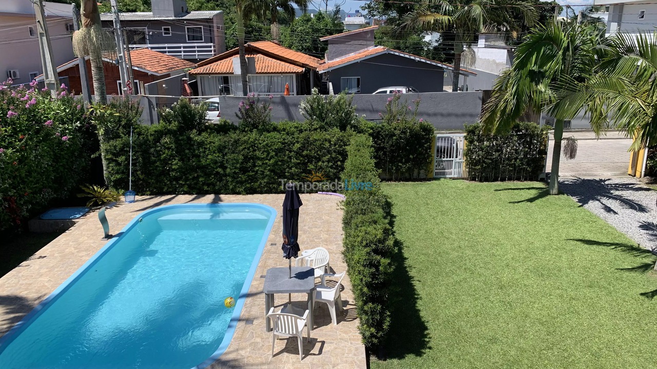 Casa para aluguel de temporada em Florianópolis (Praia de Ponta das Canas)