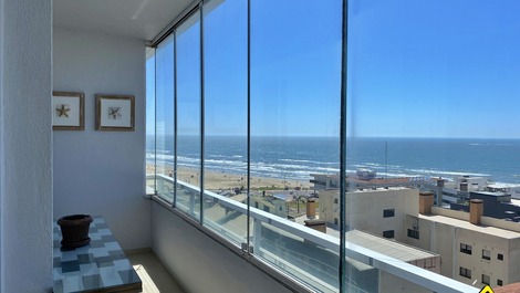 New Year's Eve 2027 - 3-Bedroom Apartment - 1 Block from the Beach - Beautiful View