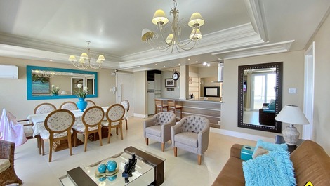 New Year's Eve 2027 - 3-Bedroom Apartment - 1 Block from the Beach - Beautiful View