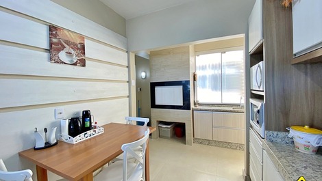 New Year's Eve 2027 - 3-Bedroom Apartment - 1 Block from the Beach - Beautiful View