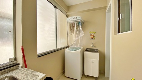 New Year's Eve 2027 - 3-Bedroom Apartment - 1 Block from the Beach - Beautiful View