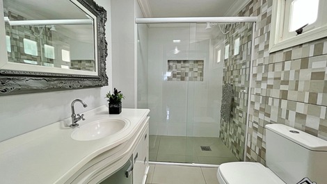 New Year's Eve 2027 - House with 2 Bedrooms - 1 Block from the Beach - Praia Grande