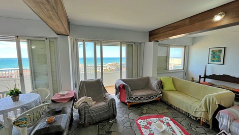 New Year's Eve 2027 - Apartment with 5 Bedrooms - 1 Block from the Beach - Beautiful View