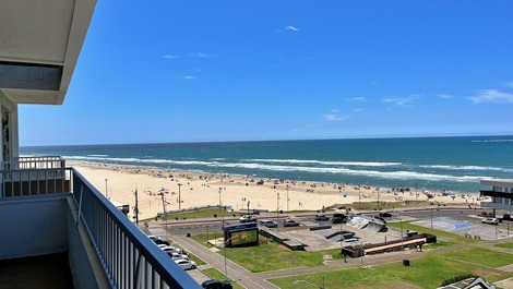 New Year's Eve 2027 - Apartment with 5 Bedrooms - 1 Block from the Beach - Beautiful View