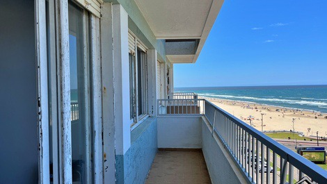 New Year's Eve 2027 - Apartment with 5 Bedrooms - 1 Block from the Beach - Beautiful View