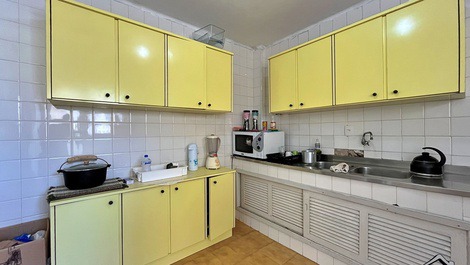 New Year's Eve 2027 - Apartment with 5 Bedrooms - 1 Block from the Beach - Beautiful View