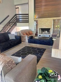 New Year's Eve - House with 5 Bedrooms (AC) - With Pool - 1 Block from the Beach