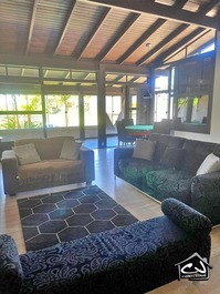 New Year's Eve - House with 5 Bedrooms (AC) - With Pool - 1 Block from the Beach