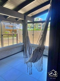 New Year's Eve - House with 5 Bedrooms (AC) - With Pool - 1 Block from the Beach