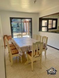 New Year's Eve - House with 5 Bedrooms (AC) - With Pool - 1 Block from the Beach
