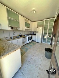 New Year's Eve - House with 5 Bedrooms (AC) - With Pool - 1 Block from the Beach