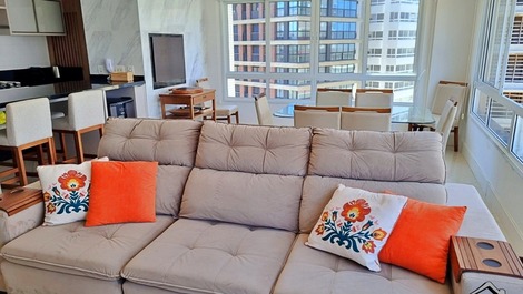 New Year's Eve 2027 - 3-Bedroom Apartment (AC) - 4 Blocks from the Beach