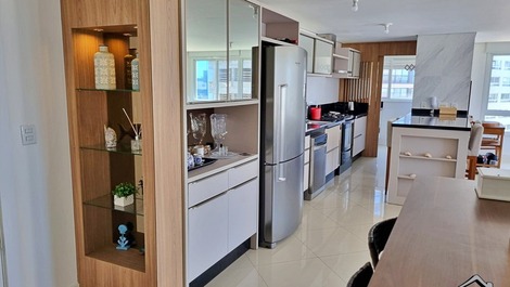 New Year's Eve 2027 - 3-Bedroom Apartment (AC) - 4 Blocks from the Beach