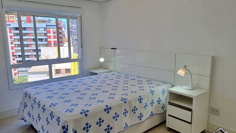 New Year's Eve 2027 - 3-Bedroom Apartment (AC) - 4 Blocks from the Beach
