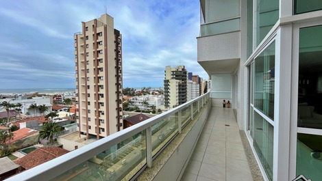 New Year's Eve 2027 - 3-Bedroom Apartment (AC) - 4 Blocks from the Beach