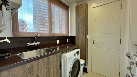 New Year's Eve 2027 - 3-Bedroom Apartment (AC) - 4 Blocks from the Beach