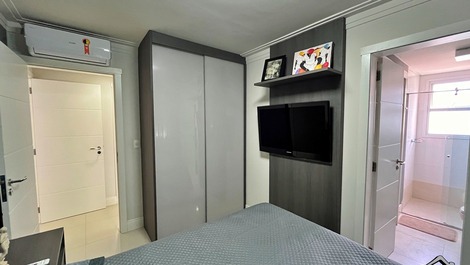 New Year's Eve 2027 - 3-Bedroom Apartment (AC) - 4 Blocks from the Beach