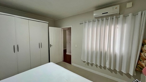 New Year's Eve 2027 - House with 3 Bedrooms (AC) - 2 Blocks from the Beach - Praia Grande