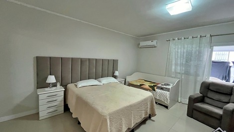 New Year's Eve 2027 - House with 3 Bedrooms (AC) - 2 Blocks from the Beach - Praia Grande