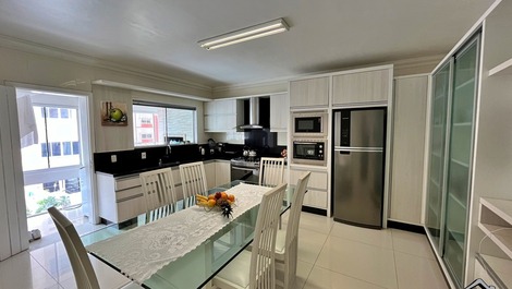 New Year's Eve 2027 - House with 3 Bedrooms (AC) - 2 Blocks from the Beach - Praia Grande