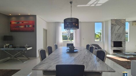 Casa en condominio de 4 dormitorios para alquiler vacacional, Jurerê