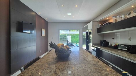 Casa en condominio de 4 dormitorios para alquiler vacacional, Jurerê