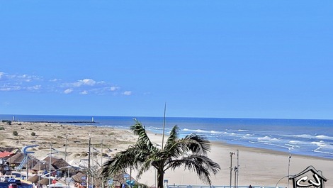 New Year's Eve 2027 - 2-Bedroom Apartment (AC) - 1 Block from the Beach