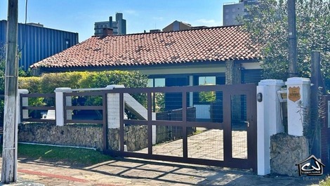 New Year's Eve 2027 - House with 4 Bedrooms (1 with AC) - Beachfront - Praia Grande