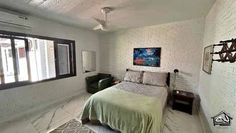 New Year's Eve 2027 - House with 4 Bedrooms (1 with AC) - Beachfront - Praia Grande