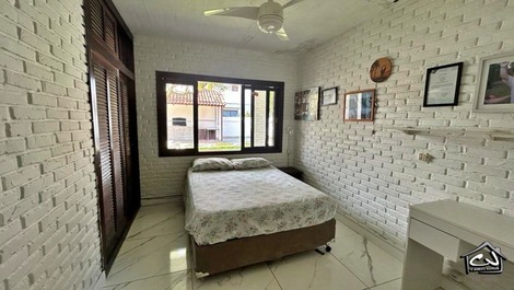 New Year's Eve 2027 - House with 4 Bedrooms (1 with AC) - Beachfront - Praia Grande