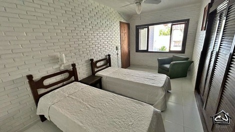 New Year's Eve 2027 - House with 4 Bedrooms (1 with AC) - Beachfront - Praia Grande