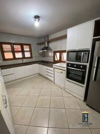 House with 6 bedrooms for seasonal rental, Jurerê Internacional - Florianópolis
