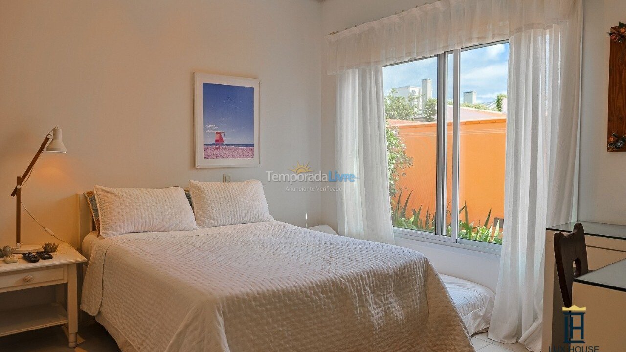 Casa para aluguel de temporada em Florianopolis (Jurerê Internacional)