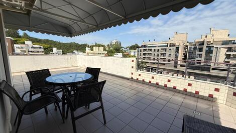 Penthouse with excellent location on Bombinhas beach