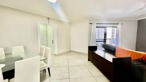 Apartamento con 3 habitaciones con baño privado. Centro de Pitangueiras.