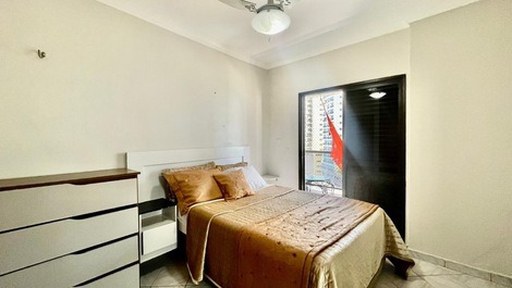 Apartamento con 3 habitaciones con baño privado. Centro de Pitangueiras.
