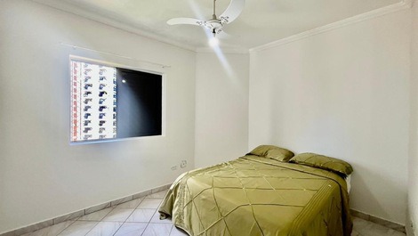Apartamento con 3 habitaciones con baño privado. Centro de Pitangueiras.