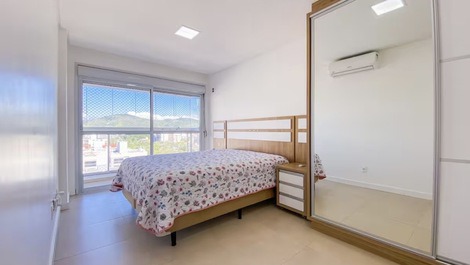 Excellent apartment with ocean view and condominium pool!