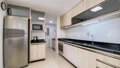 Excellent apartment with ocean view and condominium pool!