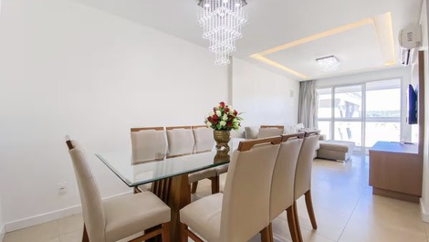 Excellent apartment with ocean view and condominium pool!