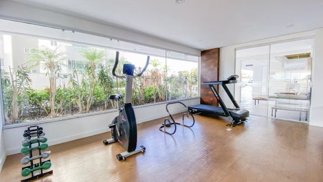 Excellent apartment with ocean view and condominium pool!