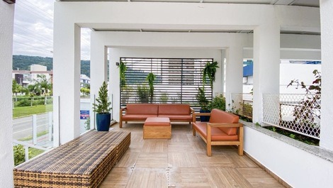 Excellent apartment with ocean view and condominium pool!