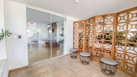 Excellent apartment with ocean view and condominium pool!
